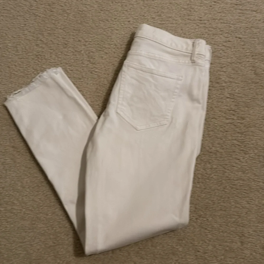✨✨ EUC ✨✨ White Gap ankle jean - Picture 3 of 5